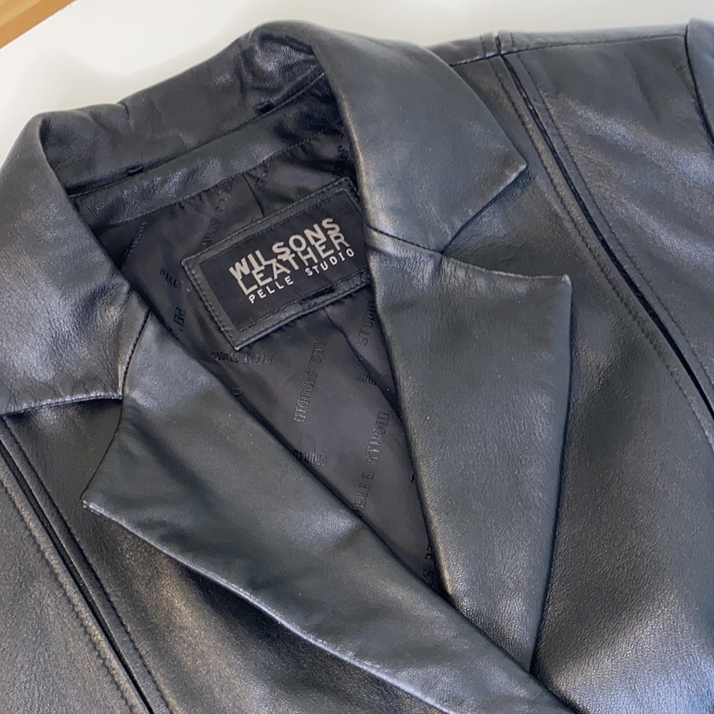 Wilsons Leather Women's Black Leather Button-Front Coat approx size is medium